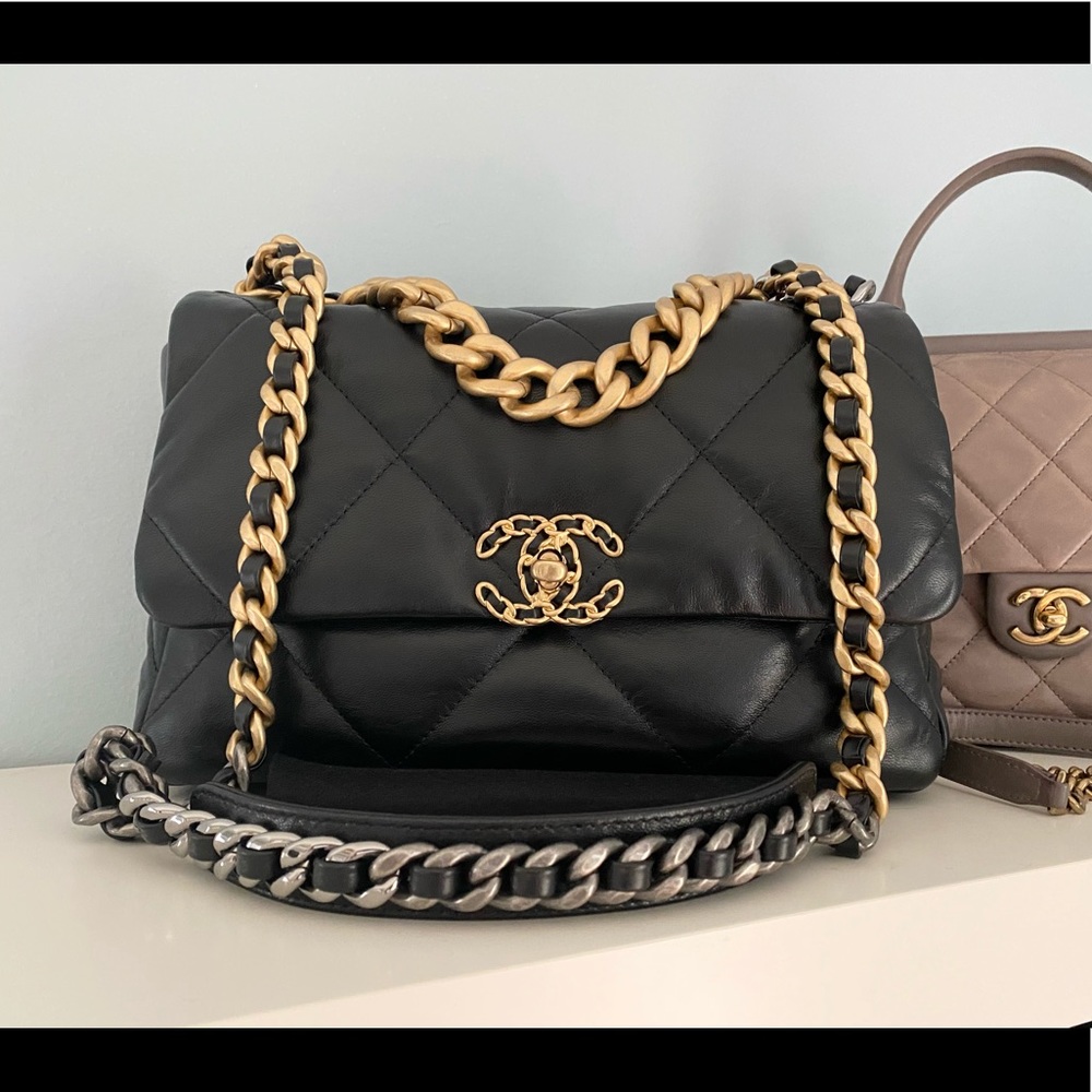 Chanel 19 large 20B goat skin black